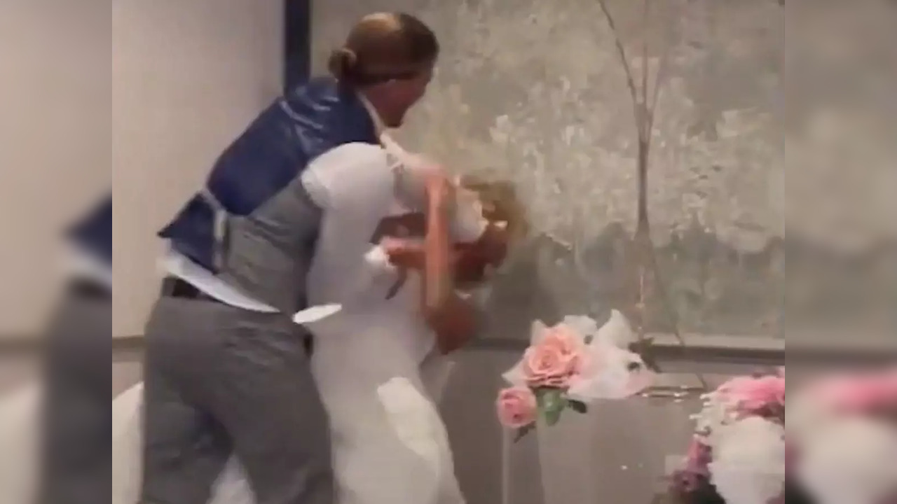 Groom smashes wedding cake in bride's face | Screenshot from video by Jade Kennedy/TikTok