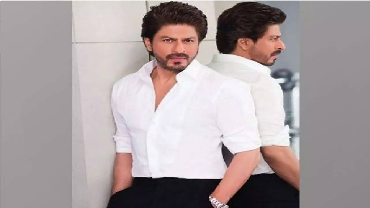 Not Shah Rukh Khan but his bodyguard was stopped at Mumbai airport by  customs