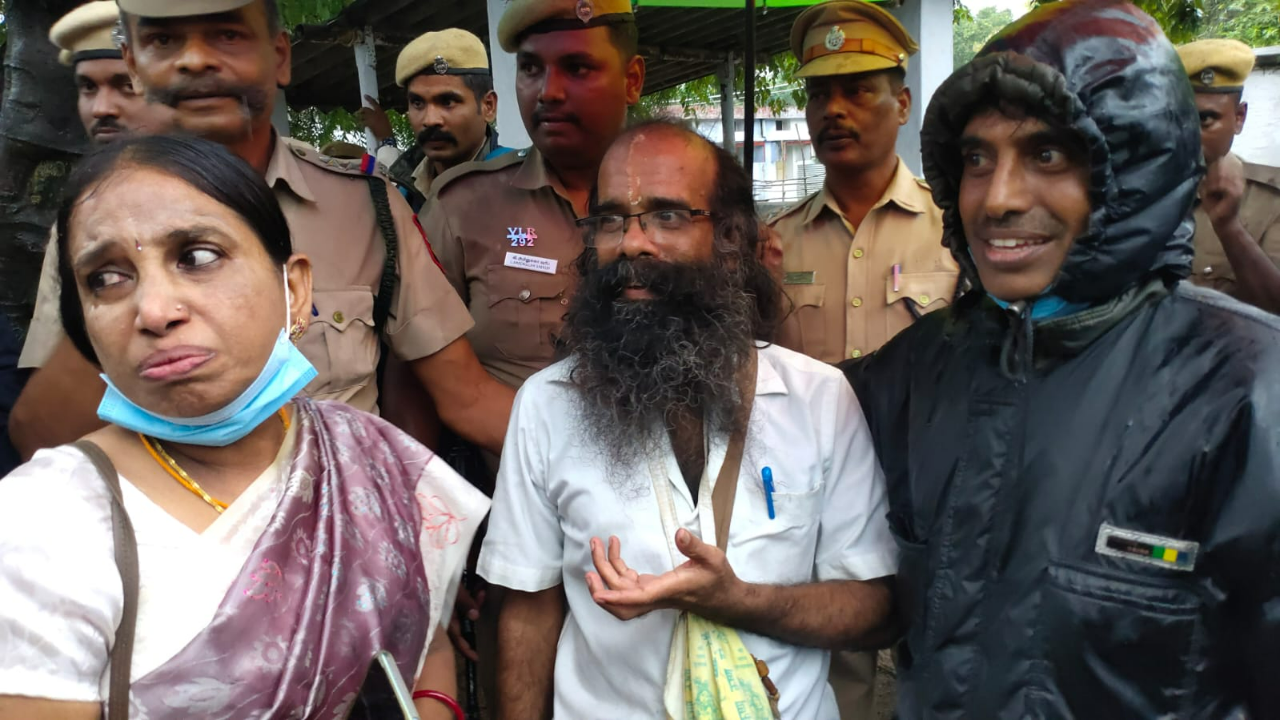 Nalini Sriharan walks out of jail (Photo: Times Now)