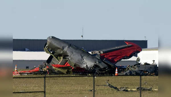 Six Feared Dead As Two World War Ii Era Planes Collide At Dallas Air