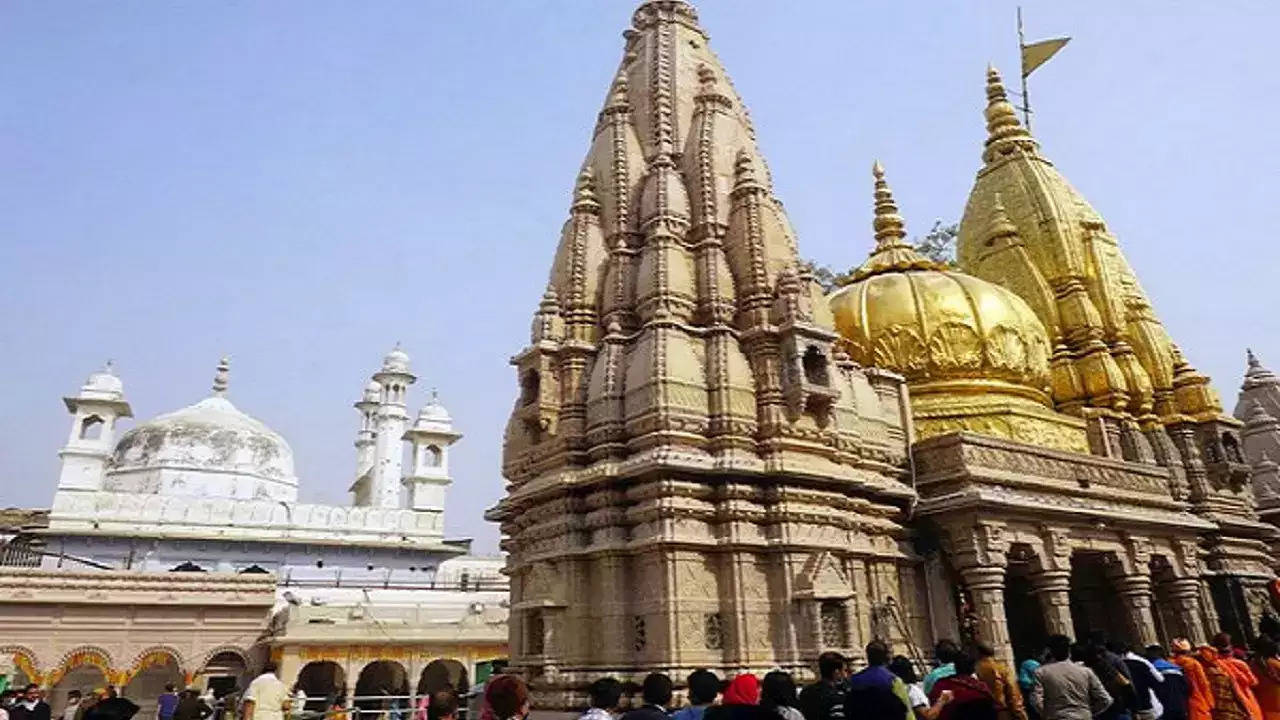 A view of Kashi Vishwanath Temple and Gyanvapi Masjid in Varanasi