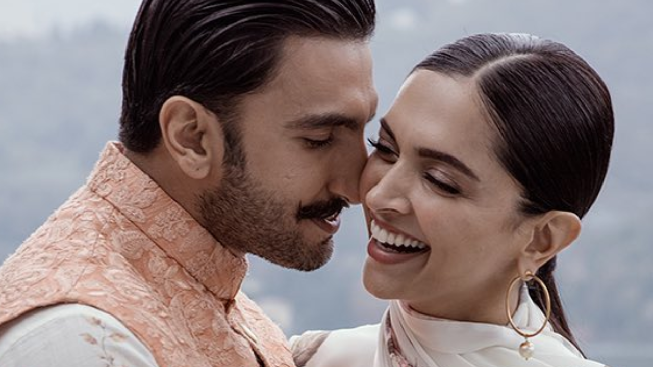 Ranveer Singh surprises Deepika Padukone on their Anniversary