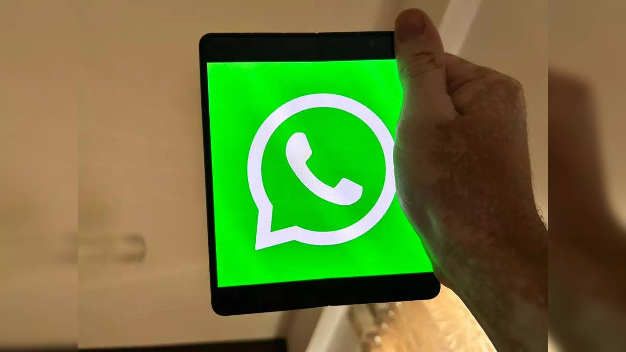 Here is how you can start a WhatsApp chat without saving a number.