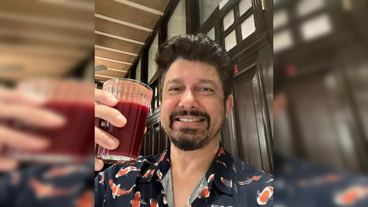 Cardiothoracic surgeon Dr Shriram Nene, also husband to Bollywood actress Madhuri Dixit, knows how to keep himself healthy, and the key is a homemade juice which helps the expert get his daily share of essential nutrients. (Photo credit: Dr Shriram Nene/Instagram)