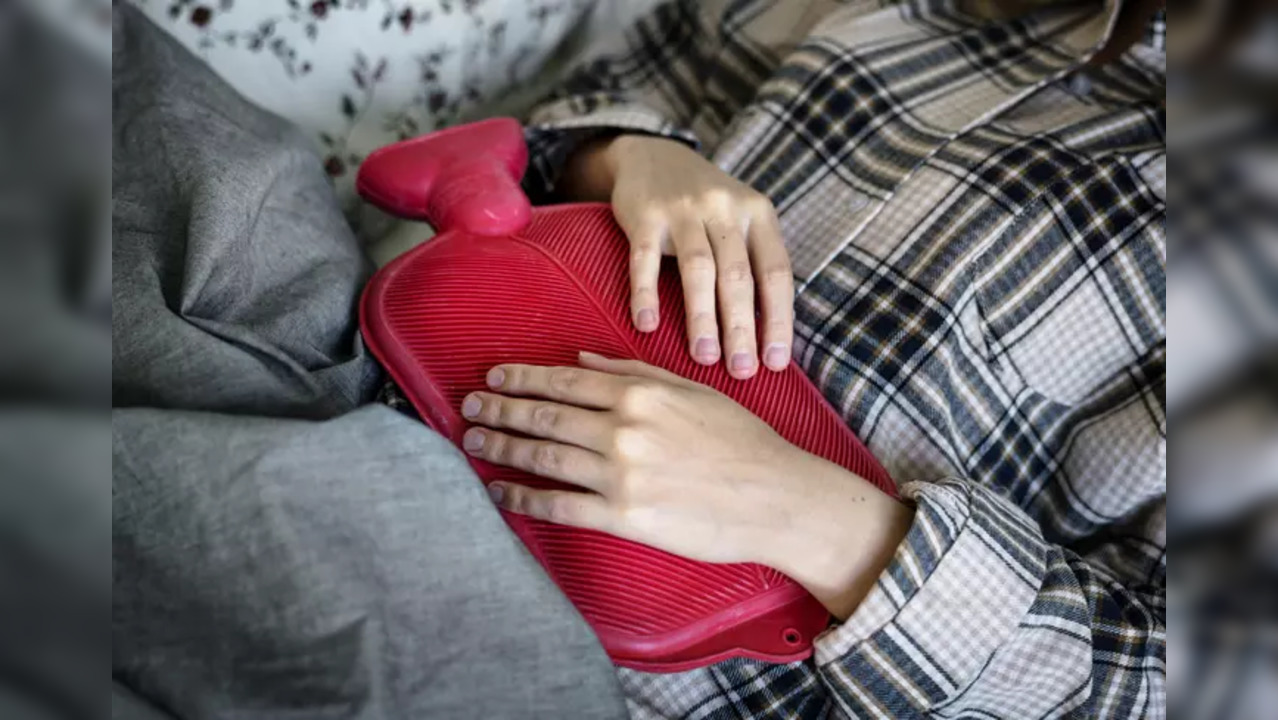 A hot water bottle cannot burn belly fat but it can stimulate the process.