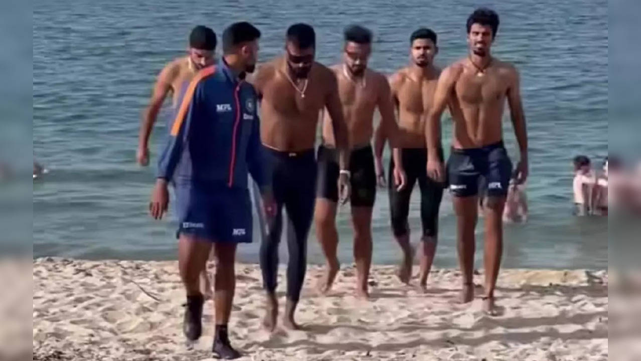 Hardik Pandya & Co at beach.