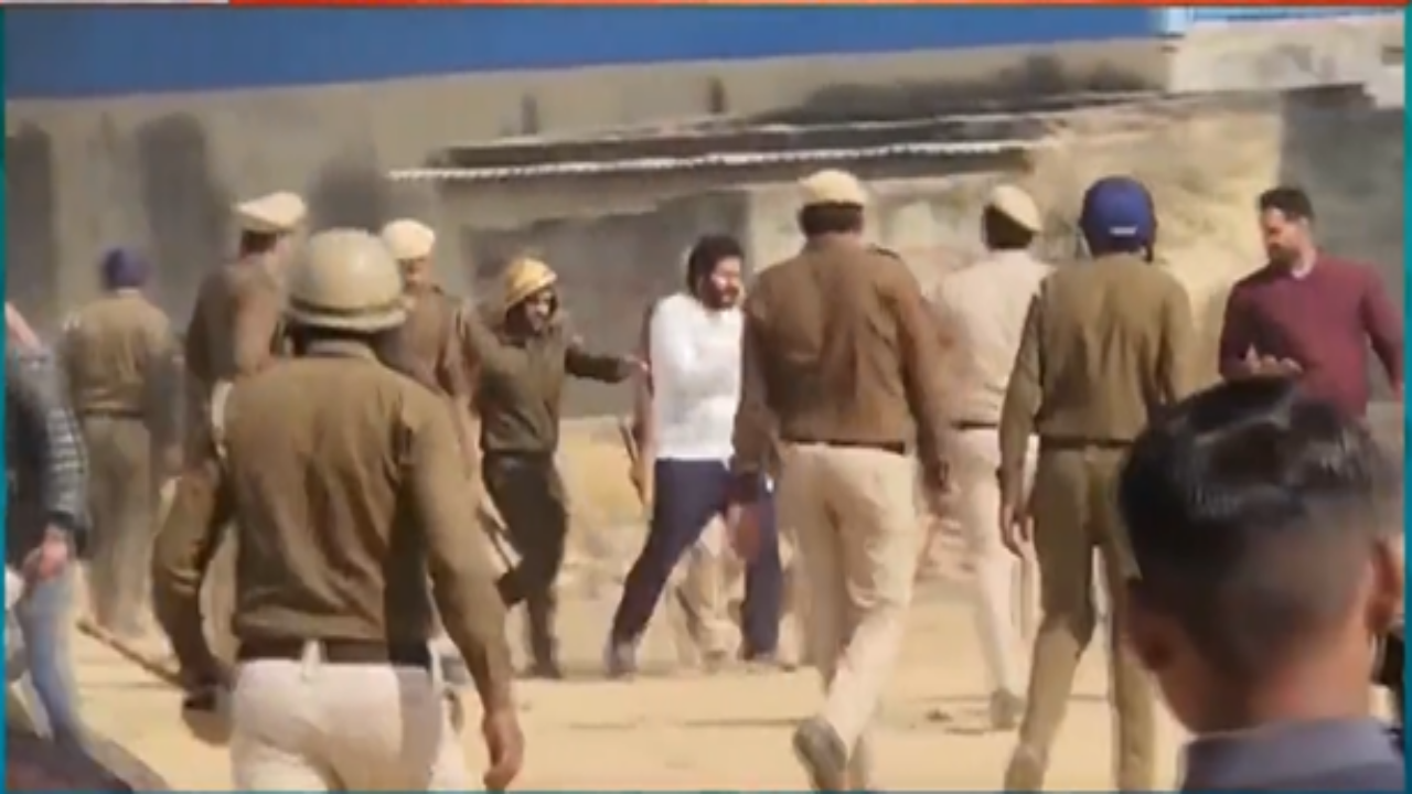 Stone pelting in Gurugram