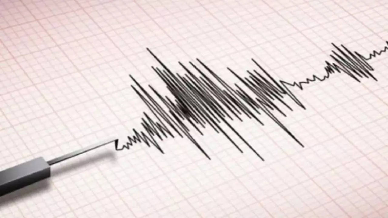 Fracture: A 6.9-magnitude earthquake hits western Indonesia