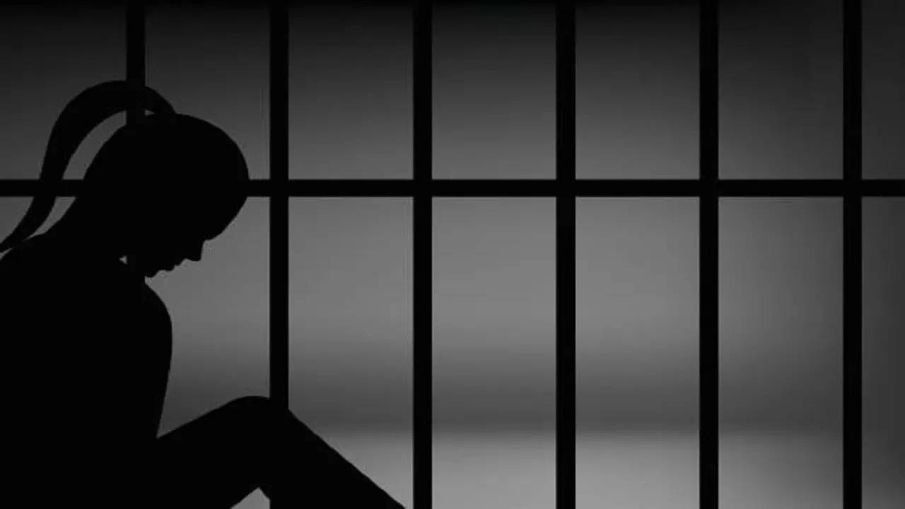 istockphoto-woman in jail