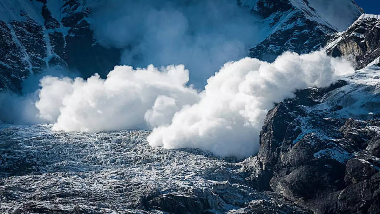 istockphoto-avalanche