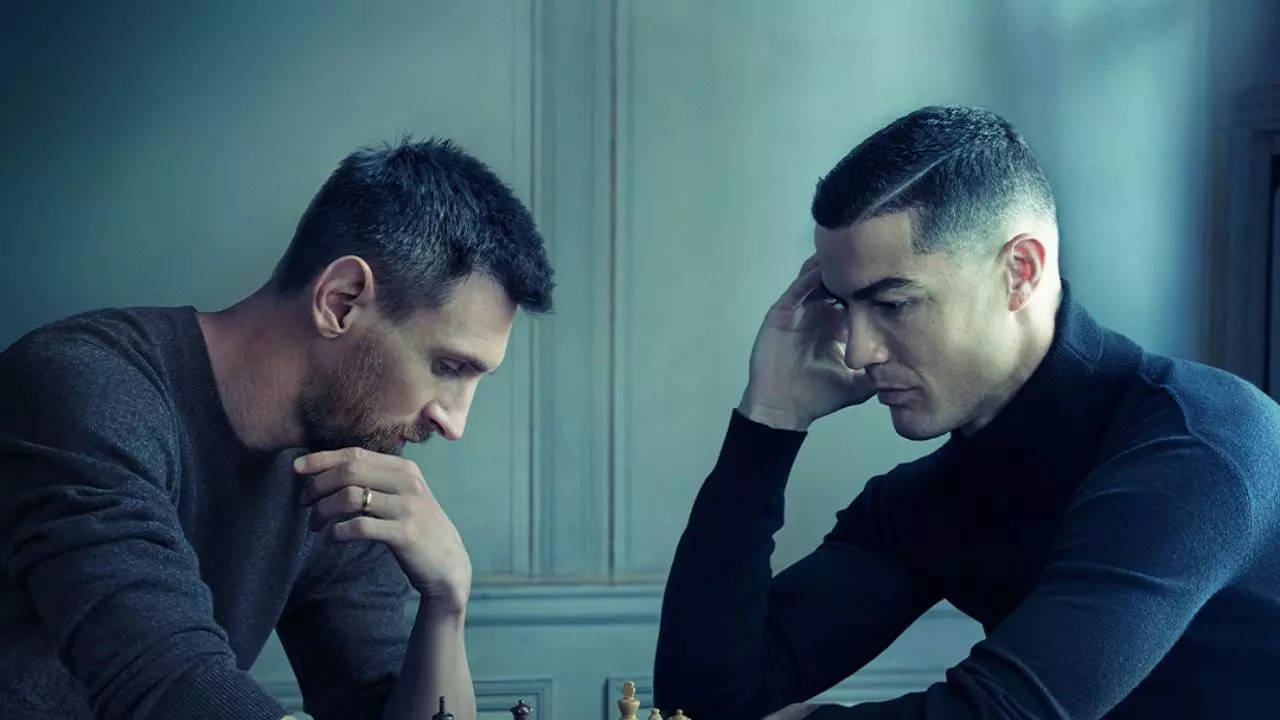 Jaycryptos📈📉 on X: Picture of the century 😳❤️🐐 #Cristiano #ronaldo # Messi Thanks Louis Vuitton 👏 #LouisVuitton  / X