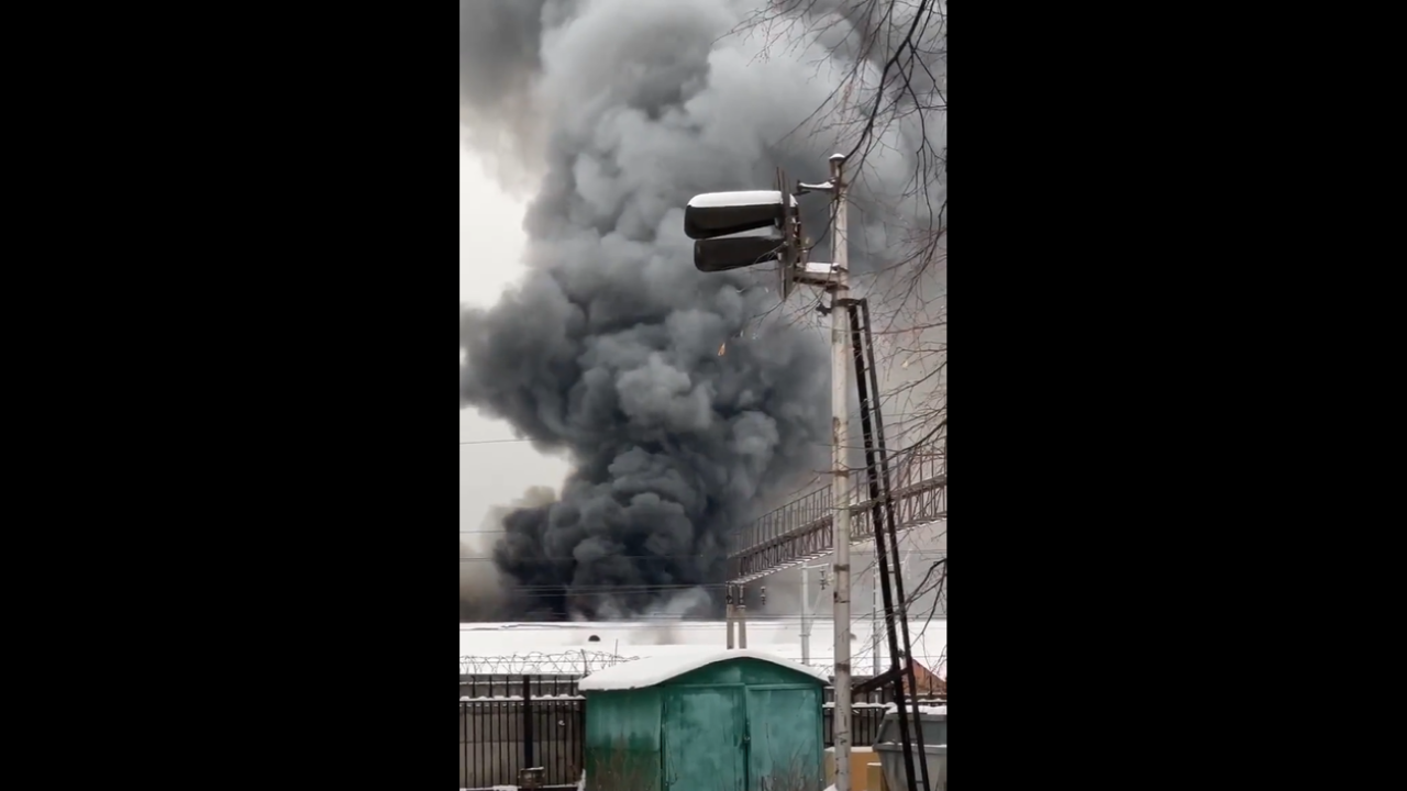 Moscow fire: Warehouse ablaze near three railway stations in Russia