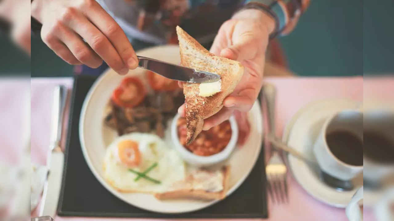 People involved in the study discovered that participants who did not eat ample proteins for breakfast ate more during the rest of the day.