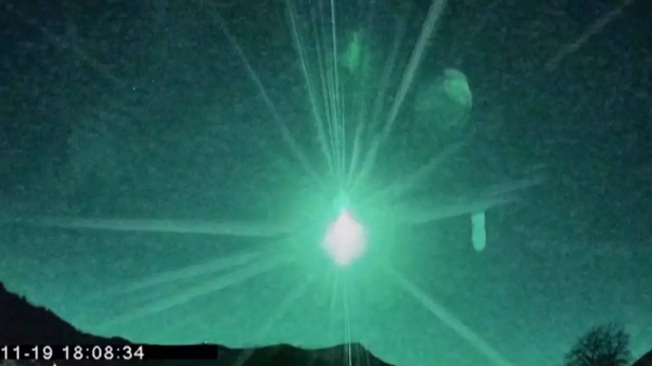 Bright green meteor dazzles south Norwegian skies| Screenshot from footage by Norsk Meteornettverk