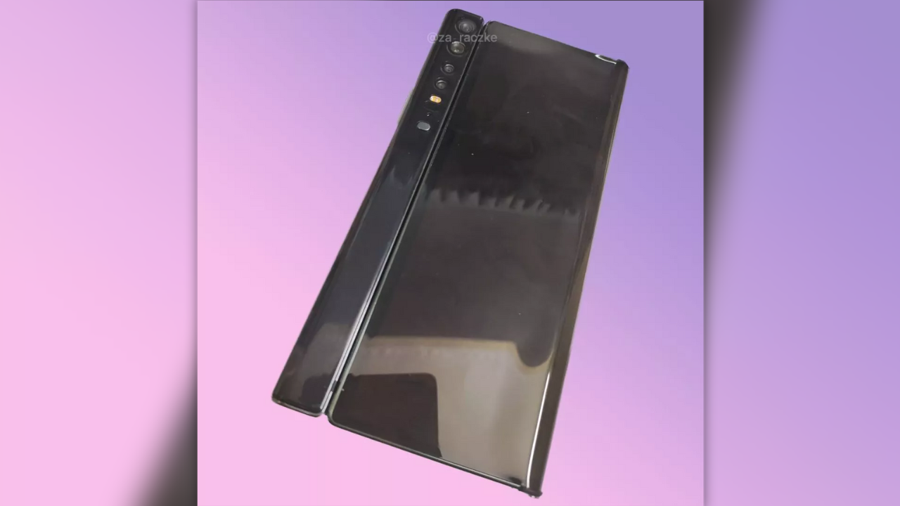 Xiaomi Outfolding Phone Prototype (Image: Twitter/ @Za_Raczke)