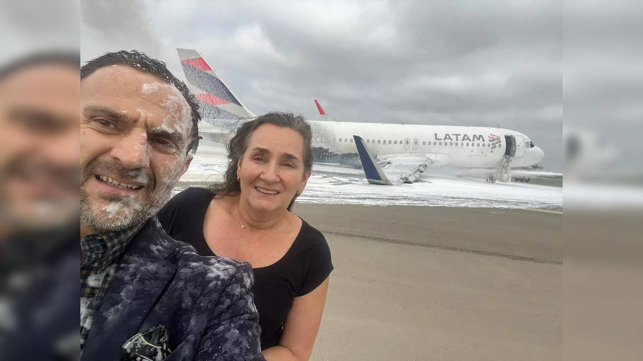 Couple takes selfie after surviving a plane crash.