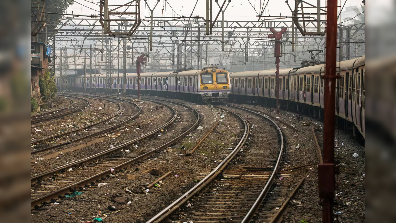 Mumbai local train