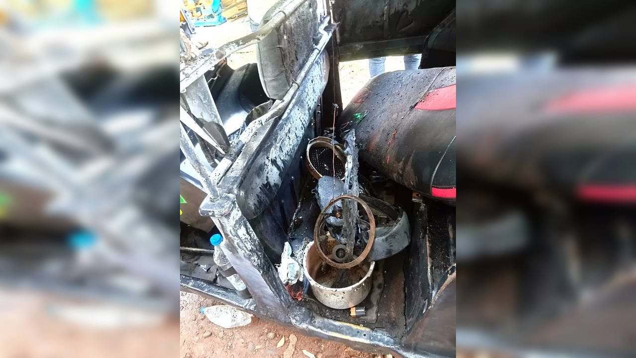 Mangaluru: A cooker fitted with detonator, wires and batteries found during the investigation after yesterday's explosion in an auto-rickshaw, in Mangaluru on Sunday, November 20, 2022. (Photo: Dhananjay Yadav/IANS)