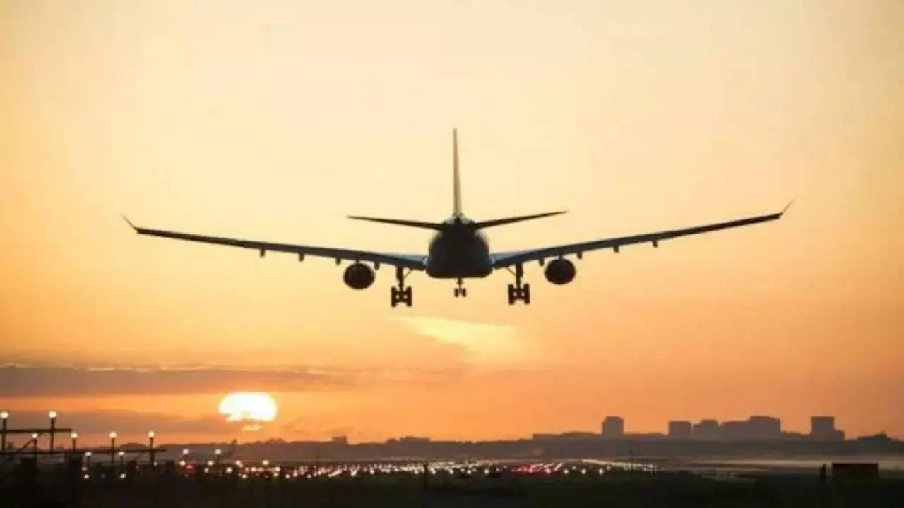 Bangkok Airport sees long queues of tourists seeking visa on arrival