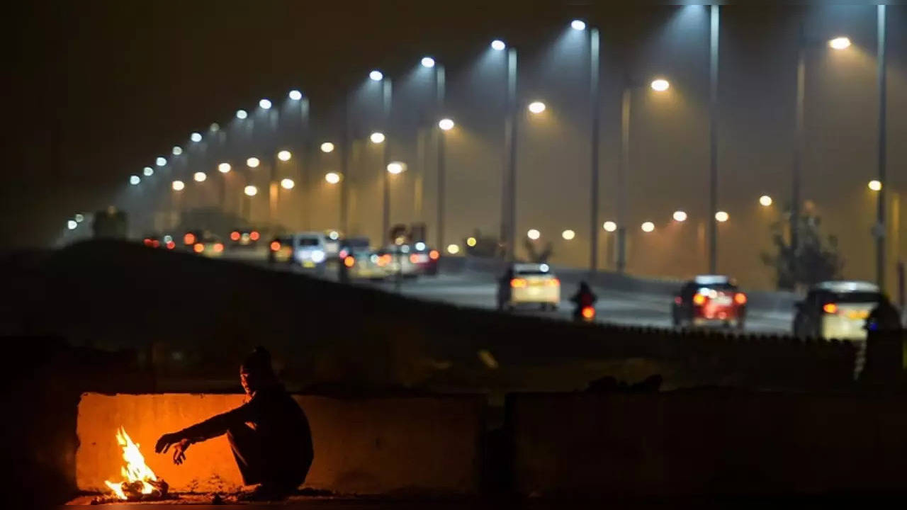 Delhi's Temperature To Go Below Season's Average; AQI Stands In 'very ...