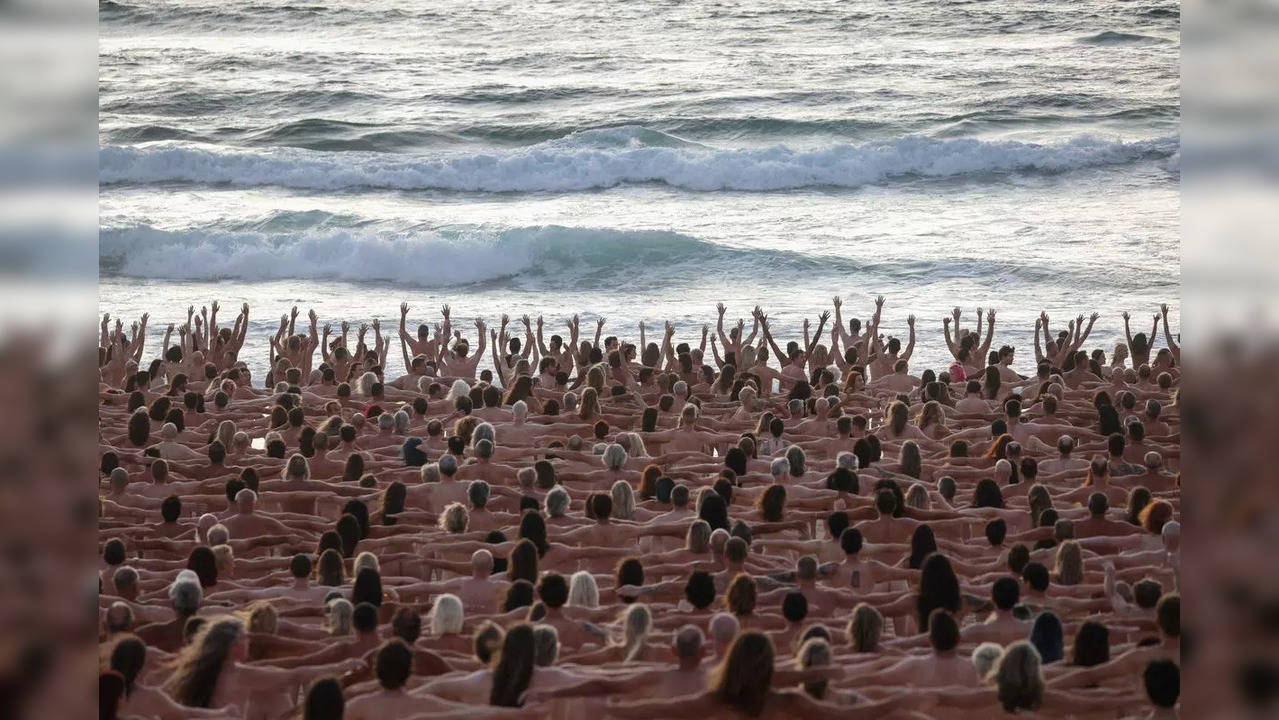 Australians strip for cancer awareness