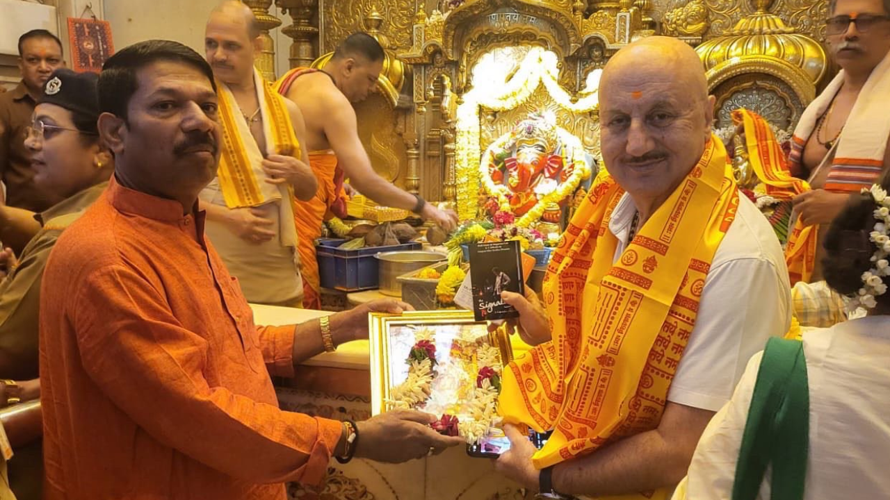 Anupam Kher at Siddhivinayak Temple