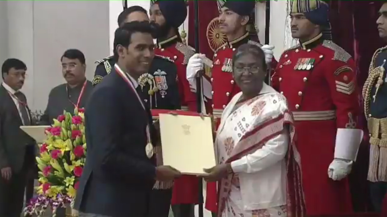 National Sports Awards 2022: Sharath Kamal Receives Major Dhyan Chand ...