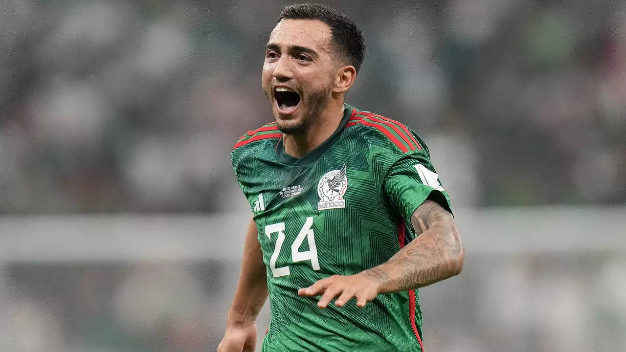 Luis Chavez Mexico free kick goal vs Saudi Arabia FIFA World Cup 2022