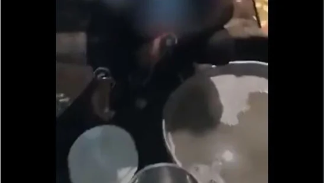 MBA student gatecrashes wedding, forced to wash dishes in Bhopal - Viral Video