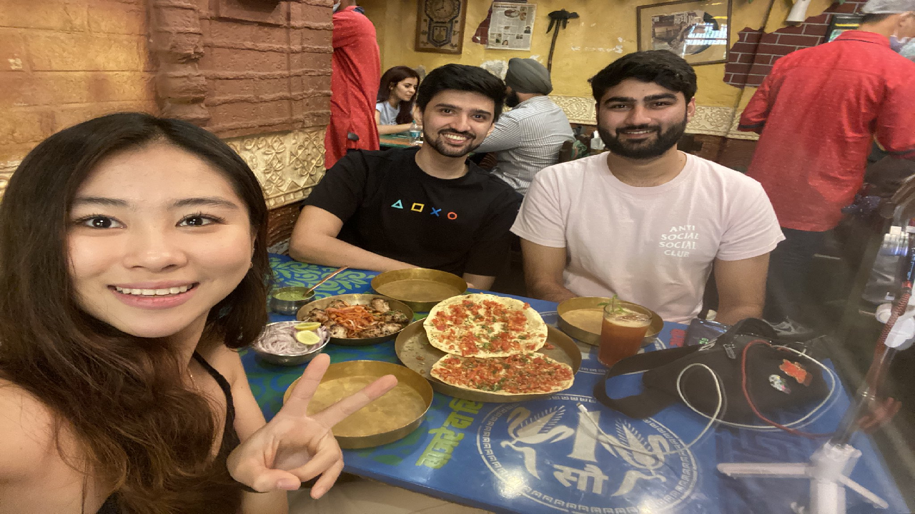 Mumbai Watch South Korean Youtuber Harassed In Mumbai Meets Two ‘indian Heroes Who Rescued