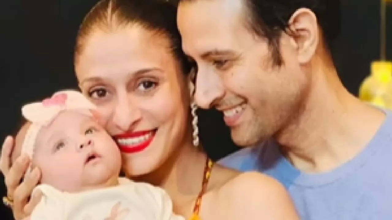 Anupamaa actor Apurva Agnihotri and wife Shilpa blessed with baby girl Ishaani after 18 years of marriage, share first glimpse