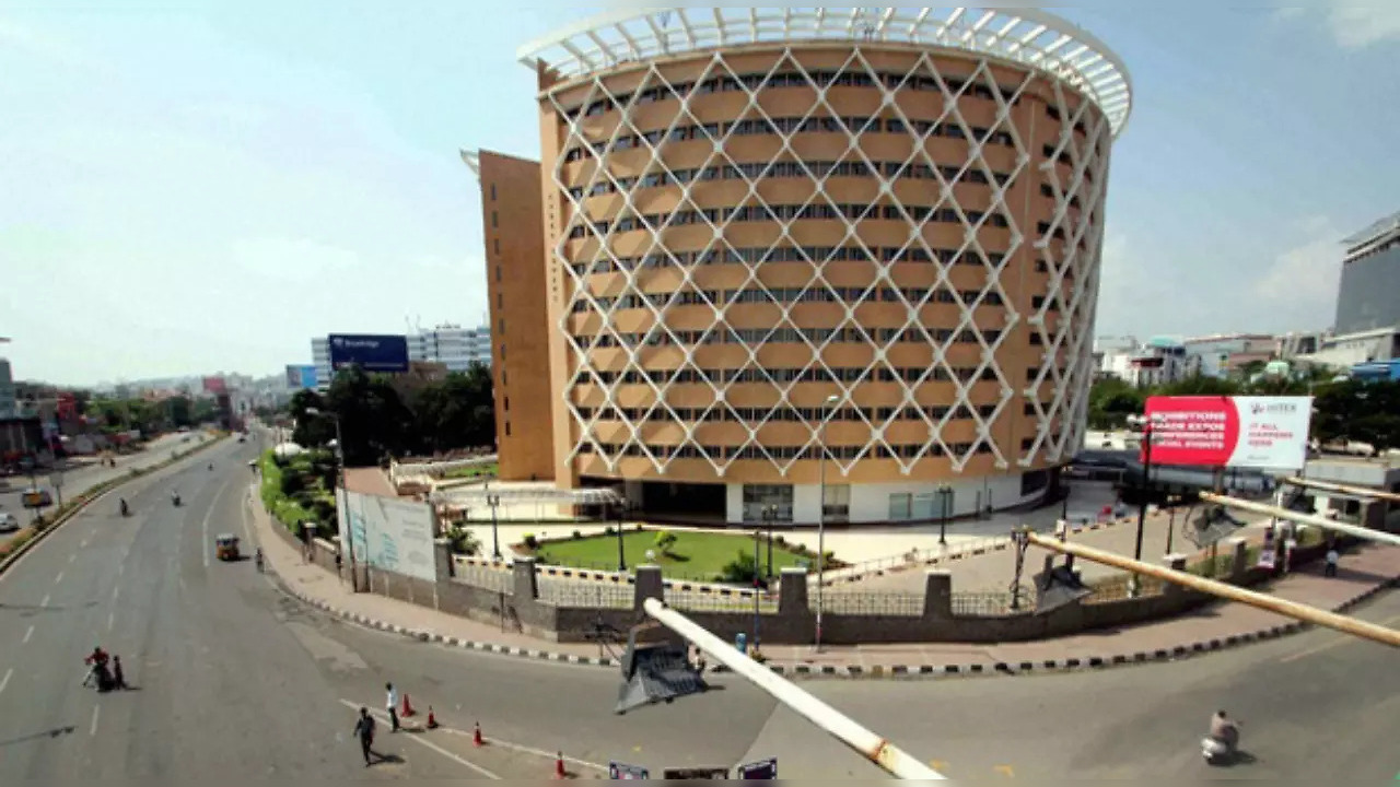 Will Hyderabad replace Bengaluru as new IT hub? City beats Bengaluru in ...