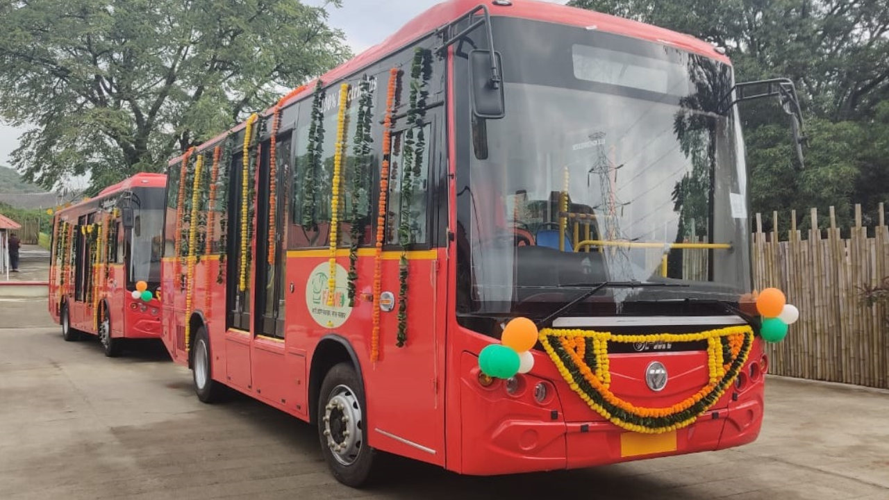 Ten Electric Buses Flagged Off By Uttarakhand CM In Dehradun ten-electric-buses-flagged-off-by-uttarakhand-cm-in-dehradun