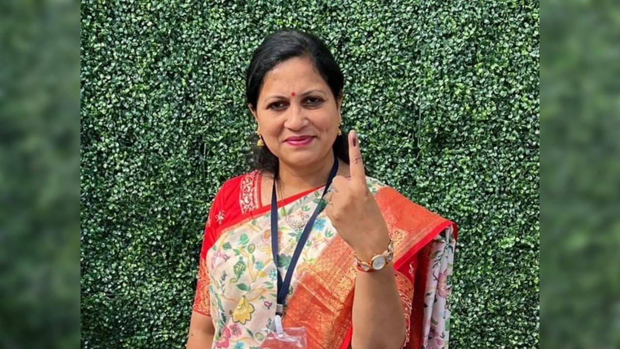 The current trend does not appear to have changed much from 2017 when the Vadodara city constituency number 141 was won by Manisha Vakil of BJP who won with 116367 votes. ​(Photo credit: Dr Manisha Vakil/Instagram)​