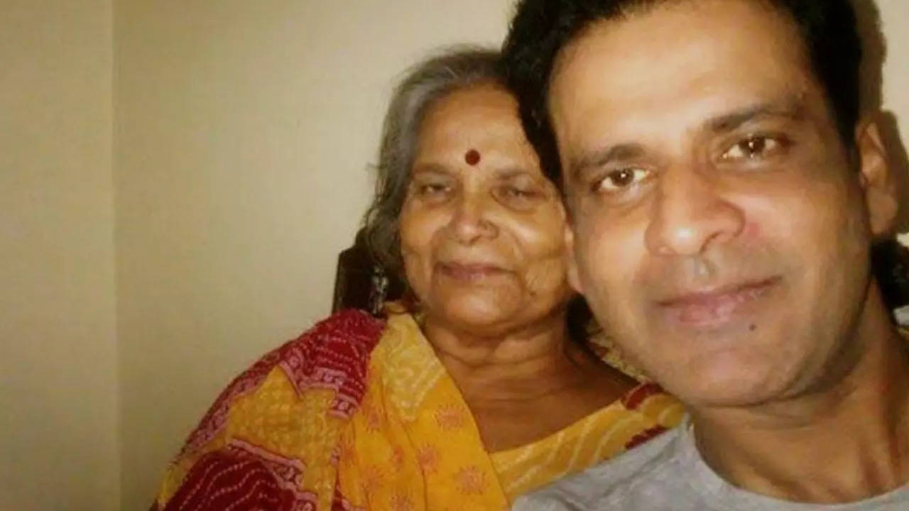 Manoj Bajpayee mother