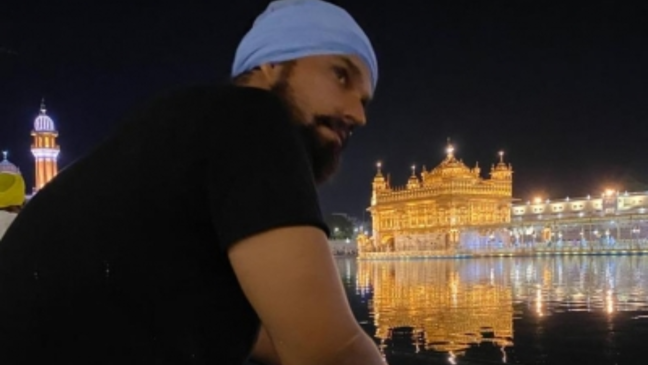 Randeep Hooda offered apologises to Guru Granth Sahib