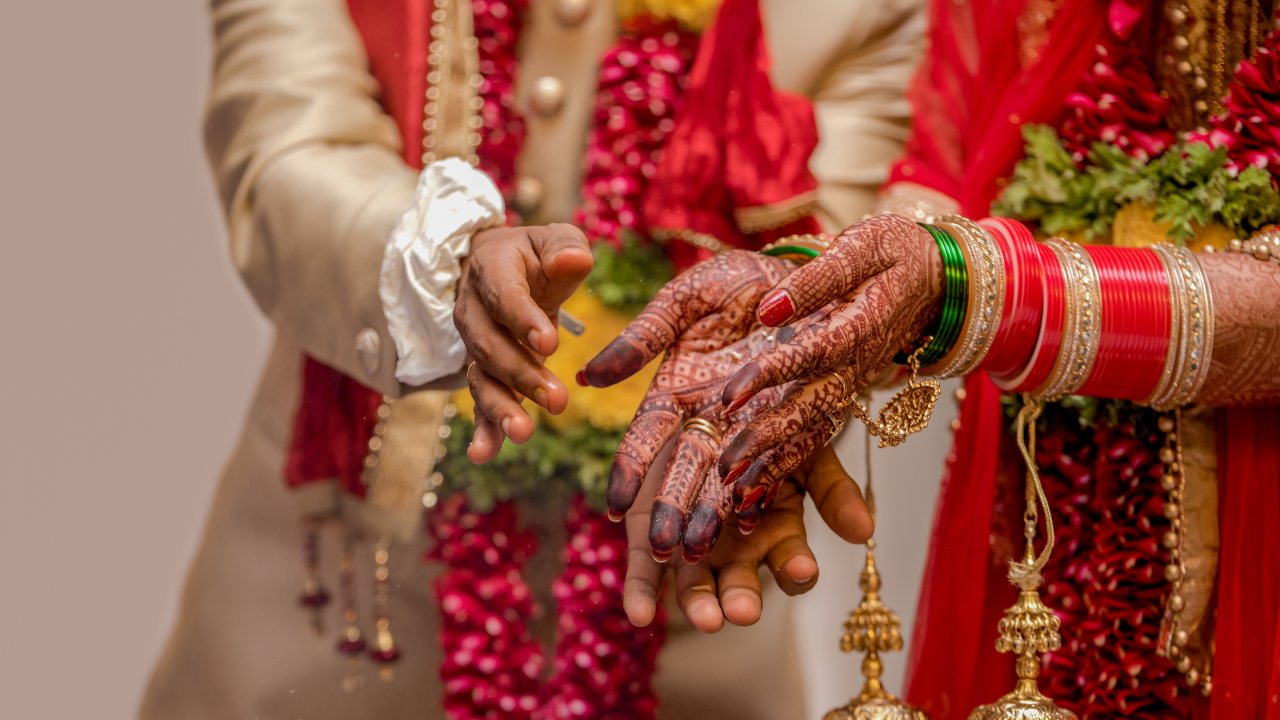 Twin sisters get married to twin brothers in West Bengal 