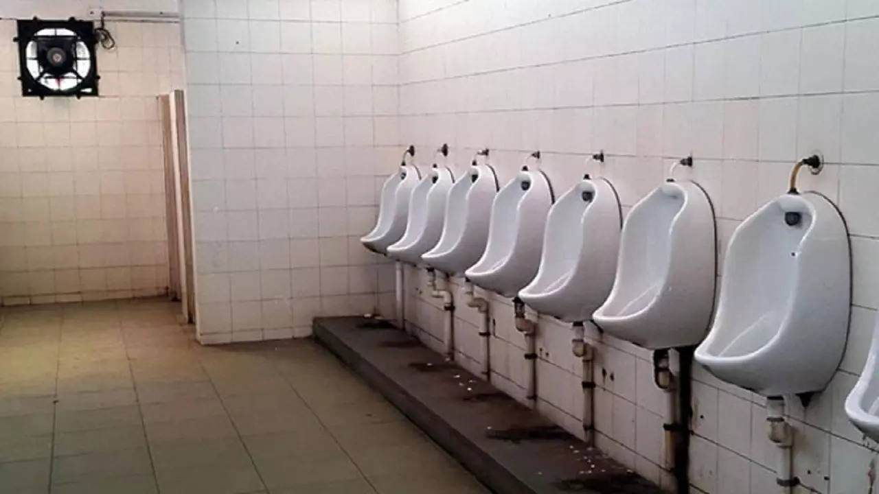 public toilet delhi