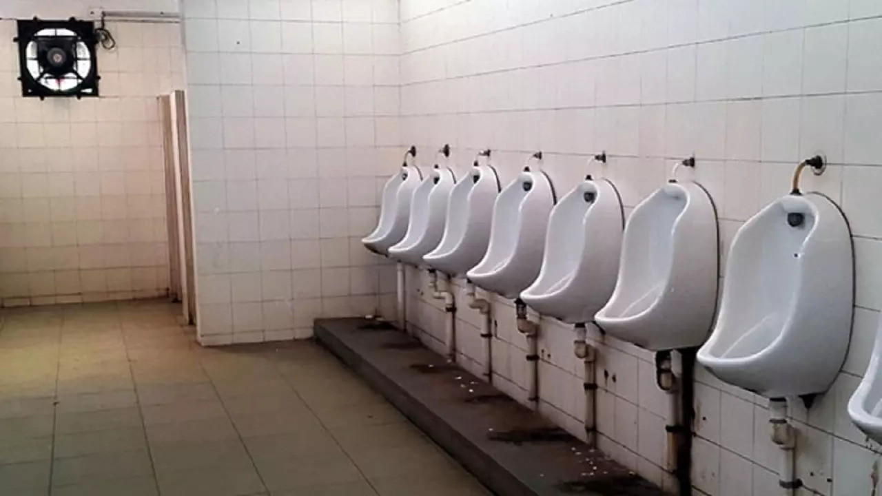 public toilet delhi