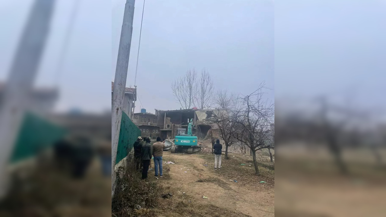 pulwama house demolished