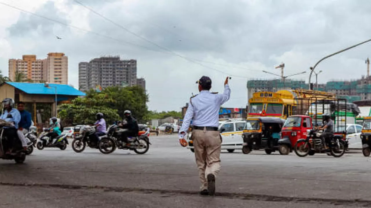 istockphoto-mumbai traffic