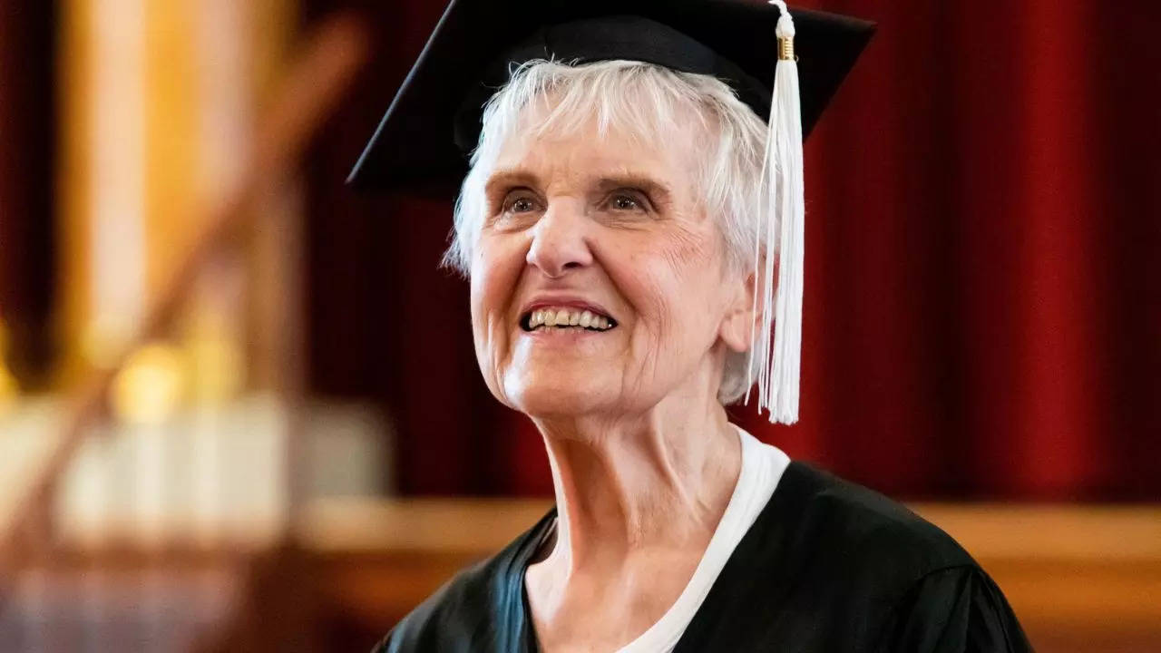 90-year-old Mother, grandmother, great-grandmother and college student Joyce DeFauw, graduated from the Northern Illinois University after dropping out in the 1950s | Picture courtesy: @niu/Twitter