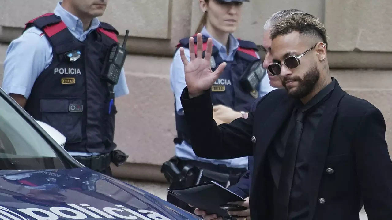 Un tribunal español absuelve a Neymar de todos los cargos de corrupción en un polémico traspaso al Barcelona