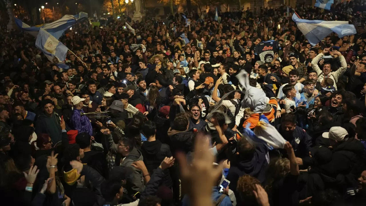 Argentina fans celebrate win in Barcelona