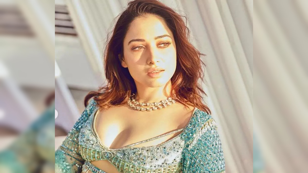 Want glowing skin like Tamannaah Bhatia? Baahubali actress ditches  cosmetics, relies on chandan, besan instead | Health News, Times Now