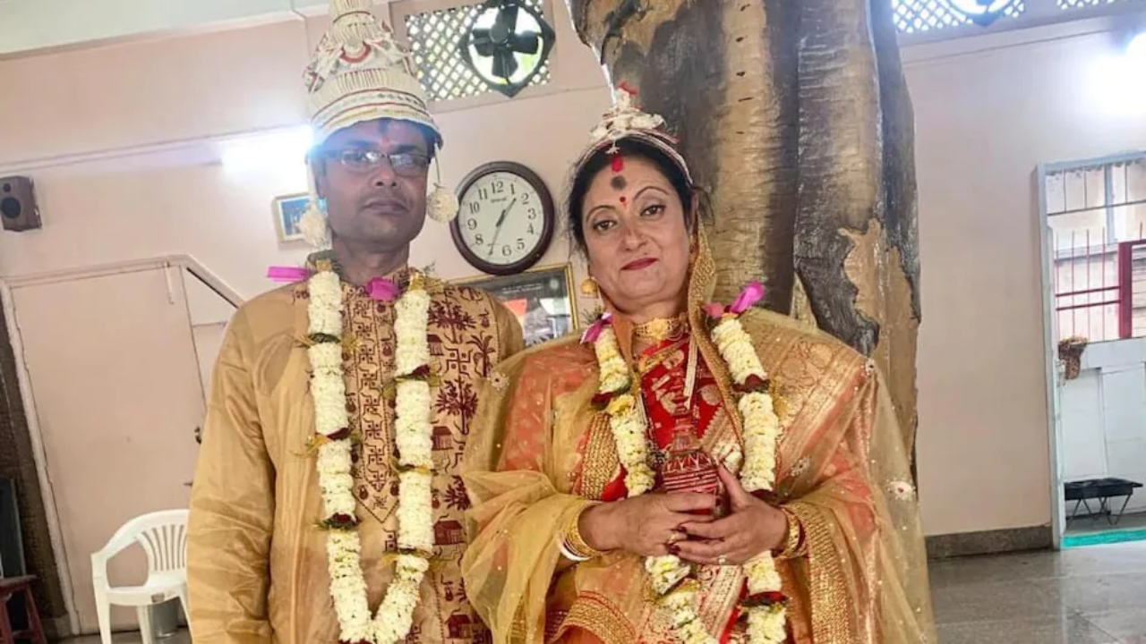 Daughter gets 50-year-old mother remarried