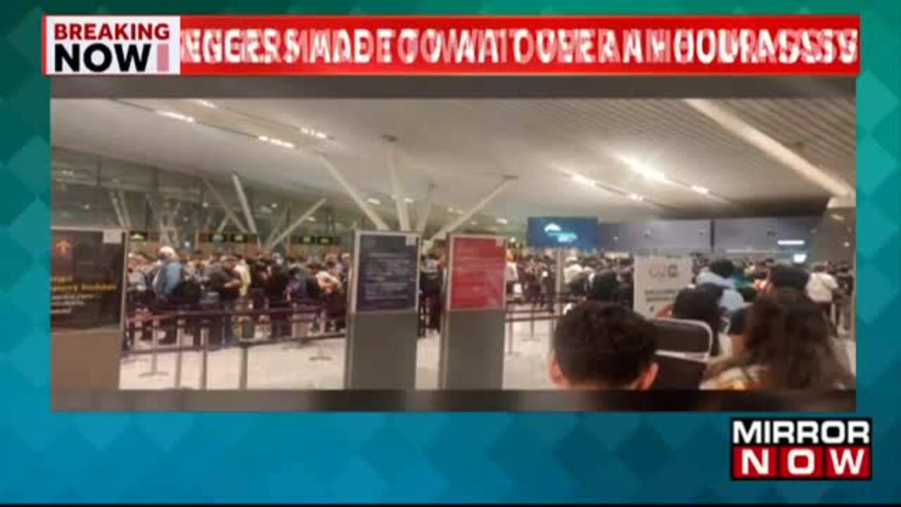 Massive Queues Witnessed At Bengaluru Airport | Passengers Angry On ...