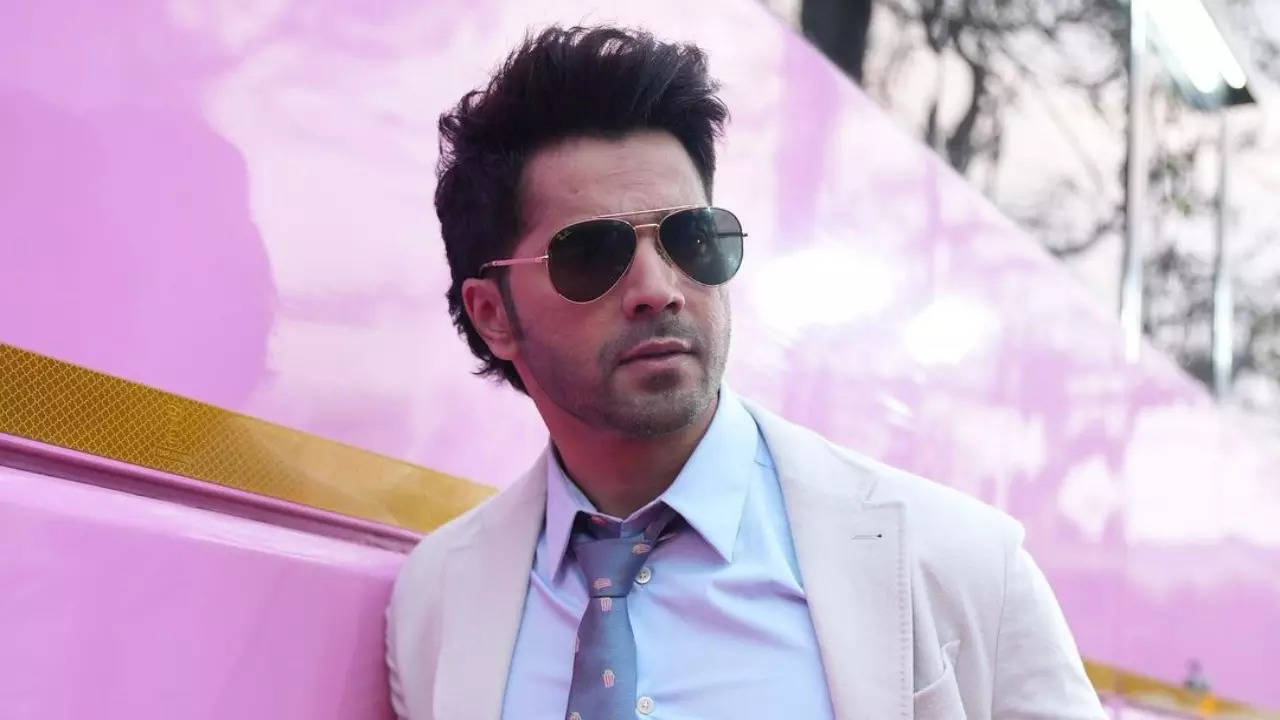 Varun Dhawan roped in for Anees Bazmee's 5 Minutes Ka Superhero? Filmmaker REACTS