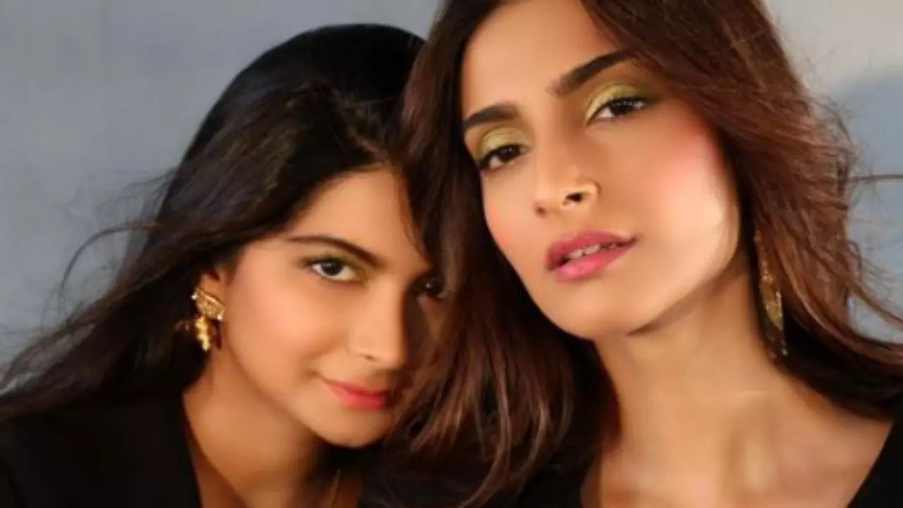 Sonam Kapoor and Rhea Kapoor