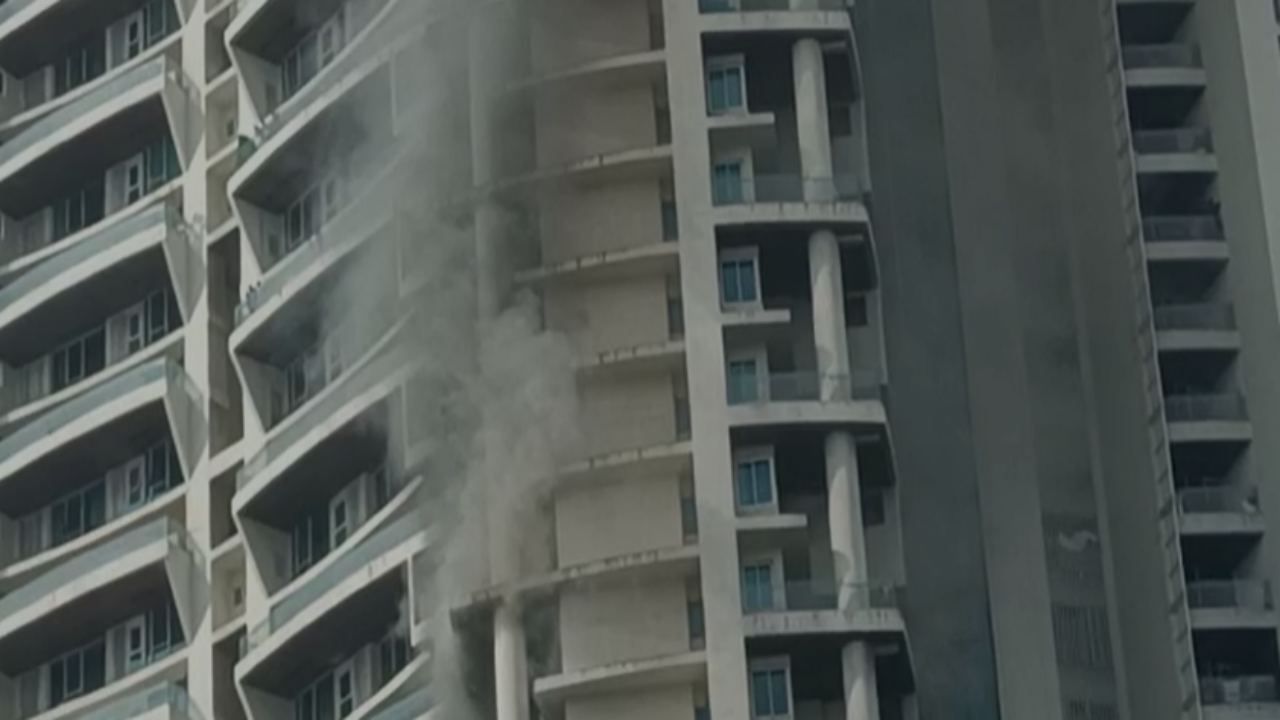 Massive fire at multi-storey building in Mumbai's Lower Parel, 4 ...